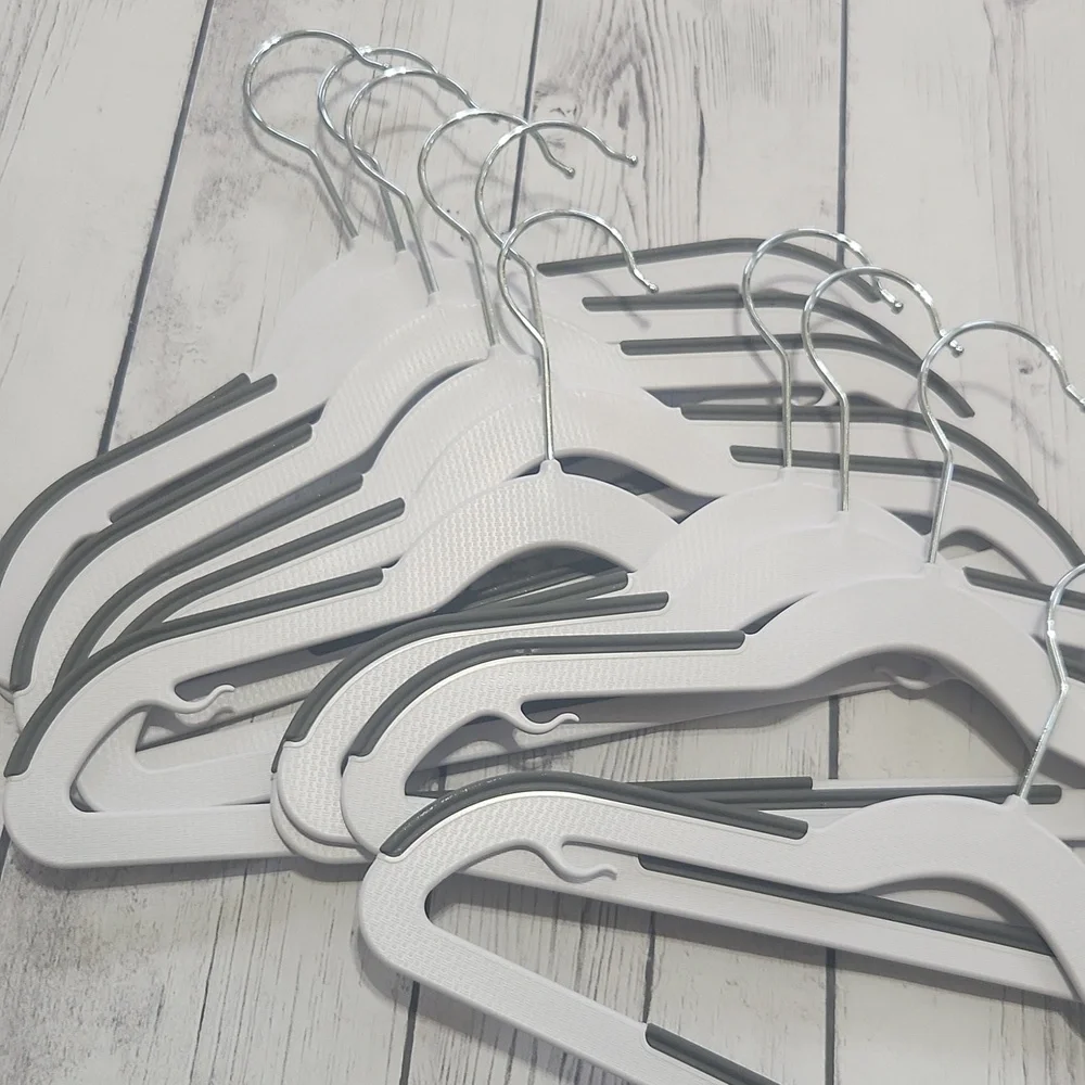 Kids Set Of 10 Clothes Hangers Woth Rubber Grips
